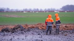 Následky výbuchu plynovodu u litevského města Pasvalys