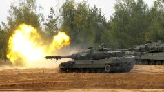 Tanky Leopard2 při cvičení NATO v Lotyšsku