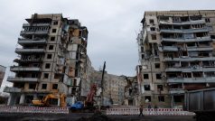 Dům v ukrajinském Dnipru, který zasáhla ruská raketa
