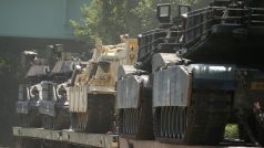 Tanky M1 Abrams a další obrněná vozdla