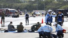 Japonští hasiči cvičí společně s americkými mariňáky (Okinawa, Japonsko, únor 2023)