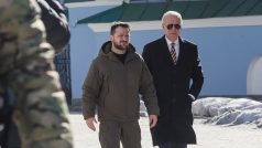 Volodymyr Zelenskyj a Joe Biden na procházce v Kyjevě