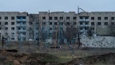Vybombardovaná vesnice Novoolekiivka, Ukrajina