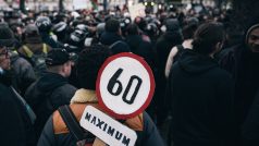 Lidé v Paříži protestovali proti chystané důchodové reformě