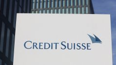 Logo u budovy banky Credit Suisse v Curychu