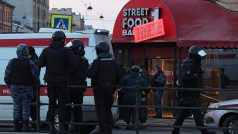 Útok se odehrál v kavárně Street Food Bar na Univerzitním nábřeží v centru Petrohradu