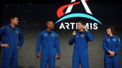 Astronauti Reid Wiseman, Victor Glover, Jeremy Hansen a Christina Kochová, posádka Artemis II