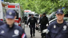 Třináctiletý chlapec střílel ve škole v Bělehradě, zemřelo devět lidí
