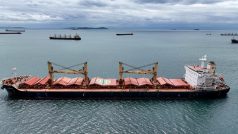 Lodě přepravující ukrajinské obilí u Bosporského průlivu