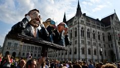 Tisíce lidí v Budapešti demonstrovaly na podporu učitelů