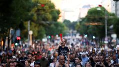 Desetitisíce lidí se sešly na v řadě již pátém protestu proti srbské vládě