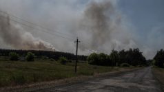 Kouř poblíž ukrajinsko-ruské hranice v oblasti Charkova.