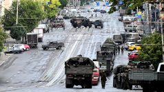 Ruskojazyčná verze BBC napsala, že ruská armáda zablokovala vjezdy do Rostova na Donu