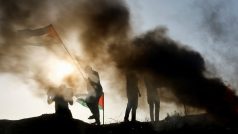 Palestinci protestují proti náletu izraelské armády v Jeninu v Khan Younis