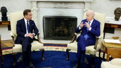 Americký prezident a švédský premiér se setkali před summitem NATO ve Vilniusu
