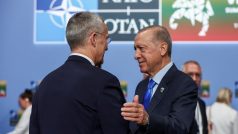 Generální tajemník NATO Jens Stoltenberg a turecký prezident Recep Tayyip Erdogan