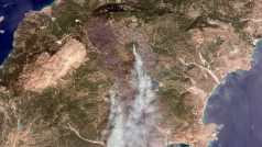 Satelitní snímek, který ukazuje požáry na Rhodosu