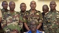 „My obranné a bezpečnostní síly shromážděné v rámci CNSP jsme se rozhodly skoncovat s režimem, který znáte,“ uvedl v nigerské televizi jeden z velitelů Amadou Abdramane, který byl obklopen devíti dalšími vojáky v uniformách