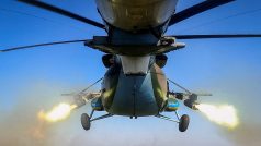 Ukrajinský vrtulník Mi-8 útočí na ruské pozice