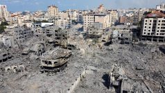 Pohled na domy a budovy zničené izraelskými údery ve městě Gaza