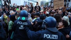 Policejní potyčky s propalestinskými demonstranty v Berlíně