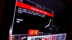 Japonská vláda vydala nouzové varování pro obyvatele jižní prefektury Okinawa, že ze Severní Koreje byla odpálena raketa a že by se obyvatelé prefektury měli ukrýt uvnitř