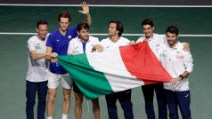 Italští tenisté ovládli letošní ročník Davis Cupu. Z triumfu se radují po 47 letech
