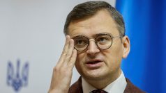 Pokud lídři Evropské unie tento týden na summitu v Bruselu nerozhodnou o zahájení přístupových rozhovorů s Ukrajinou, bude to mít zničující důsledky jak pro Ukrajinu, tak pro EU. Při svém příchodu na jednání v Bruselu to v pondělí uvedl ukrajinský ministr zahraničí Dmytro Kuleba