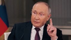 Vladimir Putin ve zhruba dvouhodinovém rozhovoru s americkým moderátorem Tuckerem Carlsonem odmítl, že by Rusko mohlo napadnout i další země východní Evropy