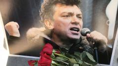 Fotografie Borise Němcova u nově přejmenovaného náměstí ve Washingtonu.
