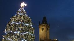 Vánoční trhy a vánoční strom na pražském Staroměstském náměstí