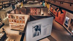 Výstava „Mucha, rodinná sbírka“ návštěvníkům představuje asi 250 děl ze soukromé sbírky potomků umělce, včetně těch, která ještě nikdy vystavena nebyla