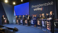 Prezidentští kandidáti během poslední prezidentské páteční debaty v Českém rozhlase