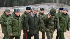Alexandr Lukašenko na návštěvě ruských jednotek cvičících v Bělorusku