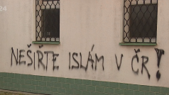 Výhrůžný nápis na brněnské mešitě