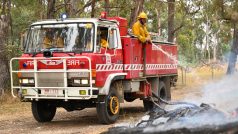 Požáry vegetace v australském státě Viktorie vyhnaly z domovů 2000 lidí