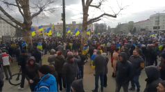 V jihoukrajinském Chersonu se účastní protestů tisíce lidí