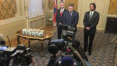 Slovenská vláda ukázala milion, který vyplatí tomu, kdo policii přivede na stopu vraha novináře Jána Kuciaka a jeho snoubenky