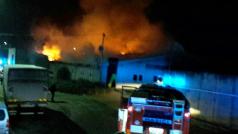 Hasiči na Brněnsku v pátek od ranních hodin zasahují u požáru haly v Holasicích