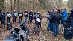 Aktivisté z humanitárních organizací, jako je například Granica nebo Ocalenie, zorganizovali tiskovou konferenci nedaleko běloruské hranice
