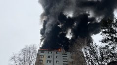 Požár panelového domu v Českém Těšíně