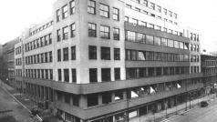 Poté, co se roku 1925 stalo Československo majoritním vlastníkem do té doby soukromé společnosti Radiojournal, začalo se uvažovat o přestěhování vysílání do budovy postavené přímo pro účely rozhlasu.