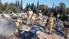 Čeští záchranáři v Turecku vyprostili ze sutin po pondělním zemětřesení dva živé
