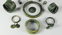 Archeologové našli v Polsku na 550 šperků z doby železné