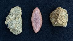 Primitivní kamenné nástroje, které vědci z Ústavu jaderné fyziky Akademie věd ČR použili k datování nejstaršího osídlení v Evropě