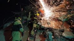 Záchranářské práce speciálních jednotek českých hasičů v troskách po zemětřesení v Turecku