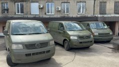 Trojici aut získala organizace Neohnutí díky prostředkům od jednoho z největších prodejních internetových portálů v Česku