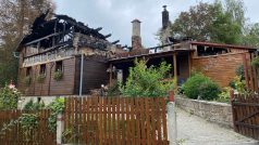 V Mezné lehly popelem tři domy, dalších sedm poničil silný žár