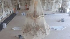 Ze Španělského sálu na Pražském hradě se stalo staveniště. Dělníci tam opravují podlahy, objevili pod nimi okolo 150 tun materiálu s azbestem