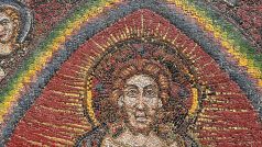 Mozaika se skládá z asi milionu kostiček, některé jsou zářivě barevné, jiné méně